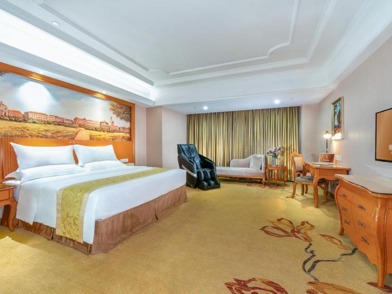 Vienna International Hotel Guigang Hecheng Road Exterior photo