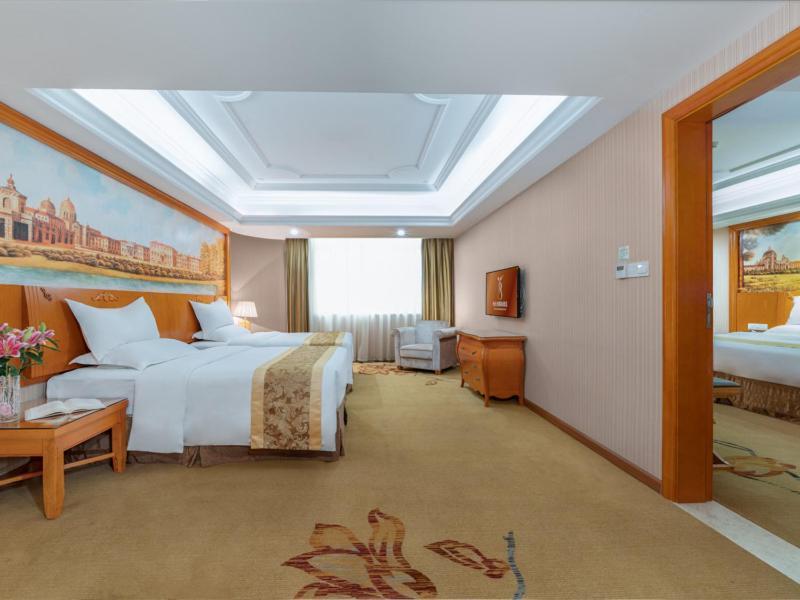 Vienna International Hotel Guigang Hecheng Road Exterior photo